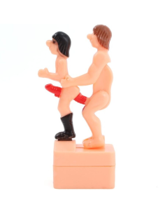 DIABLO PICANTE - MUÑECO BROMA POSTURA SEXUAL POR DETRÁS CON CUERDA HOMBRES