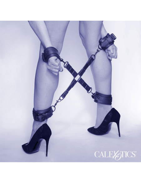 CALEXOTICS - NOCTURNAL CONECTOR HOG TIE CUERO AJUSTABLE NEGRO